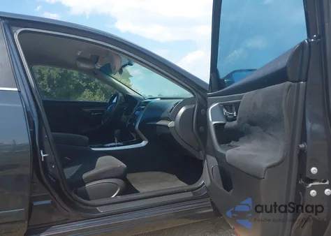 2014 Nissan Altima 2.5 S z USA, uszkodzony, nr VIN 1N4AL3AP1EN237380